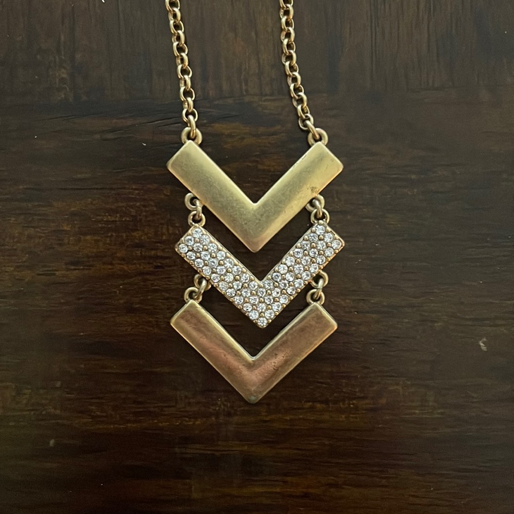 Long Chain with Arrows - Picture 2 of 3
